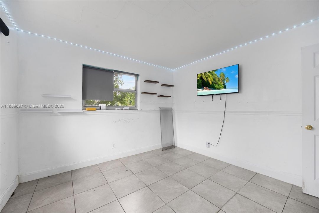 Active With Contract: $389,990 (3 beds, 2 baths, 1371 Square Feet)