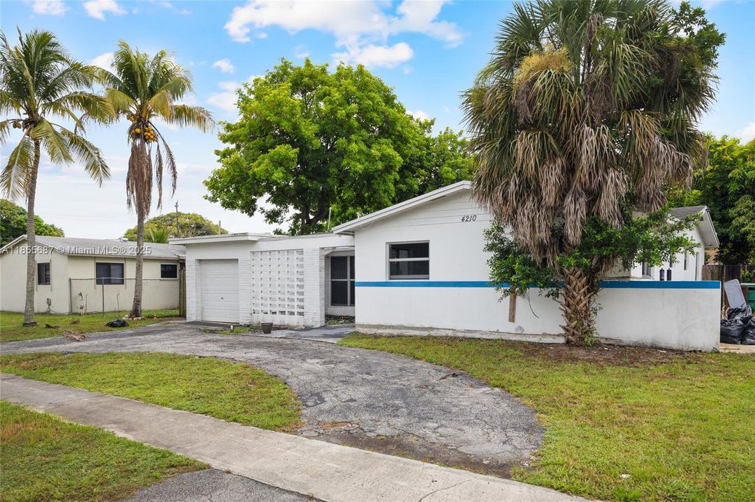 Active With Contract: $389,990 (3 beds, 2 baths, 1371 Square Feet)