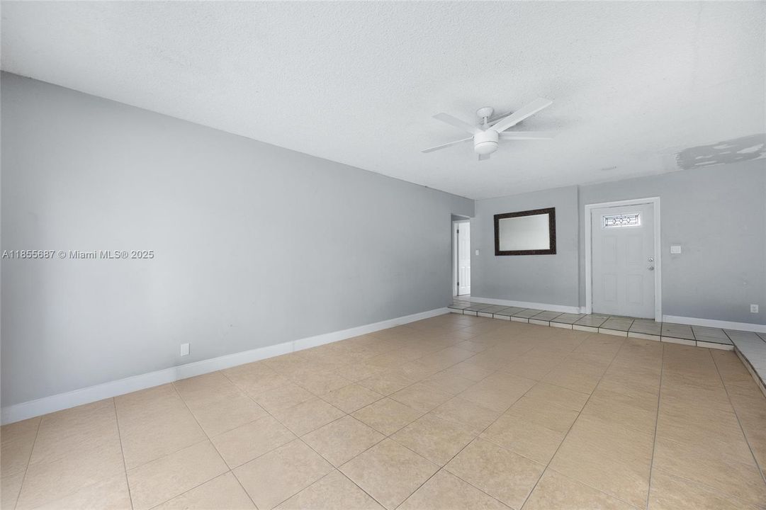 Active With Contract: $389,990 (3 beds, 2 baths, 1371 Square Feet)