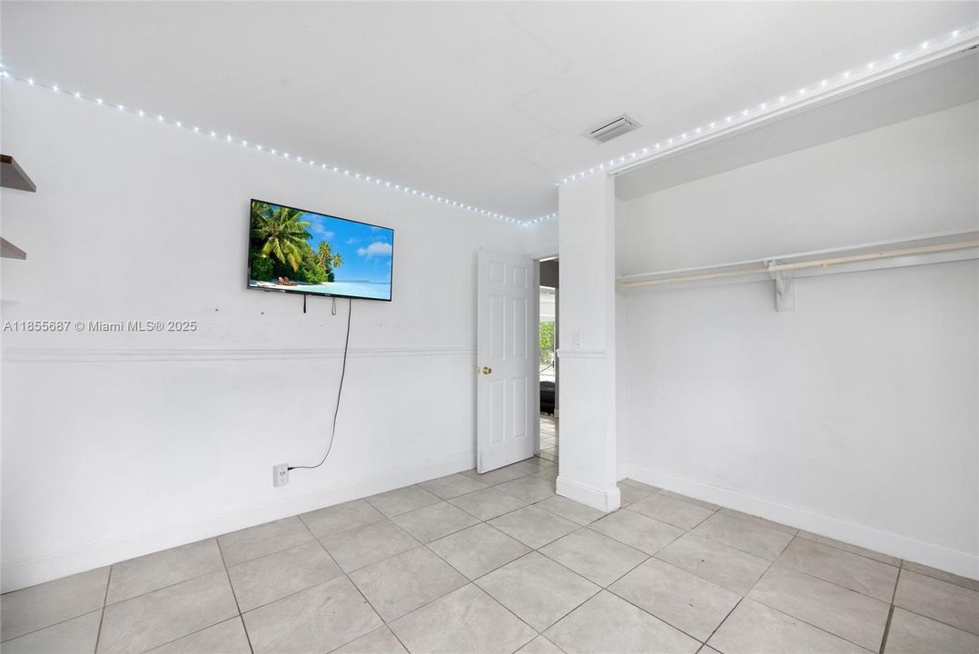 Active With Contract: $389,990 (3 beds, 2 baths, 1371 Square Feet)