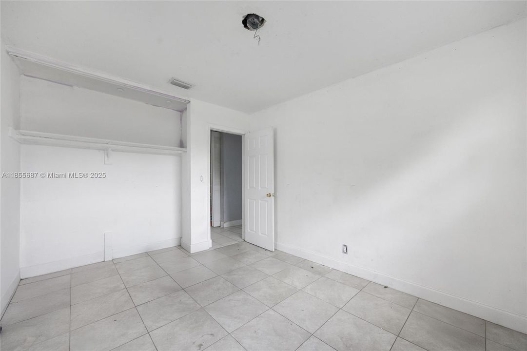 Active With Contract: $389,990 (3 beds, 2 baths, 1371 Square Feet)