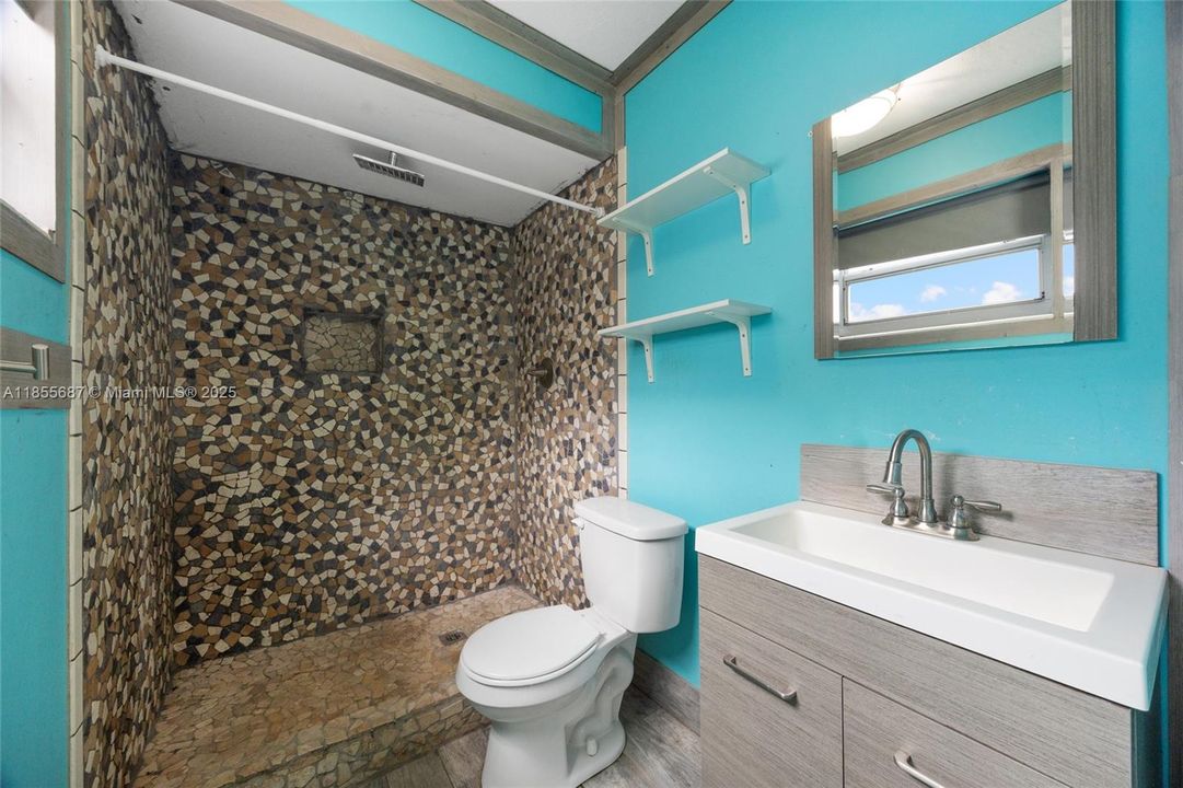 Active With Contract: $389,990 (3 beds, 2 baths, 1371 Square Feet)