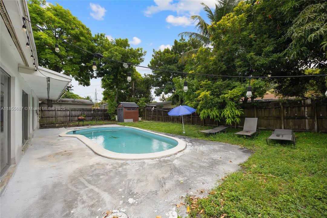 Active With Contract: $389,990 (3 beds, 2 baths, 1371 Square Feet)