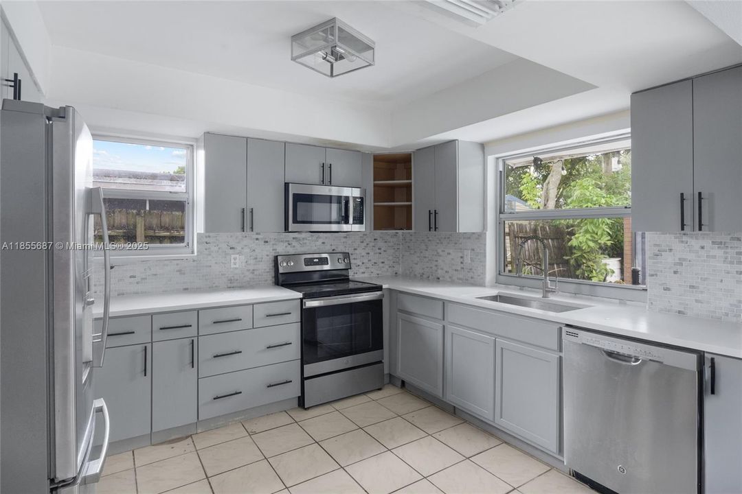 Active With Contract: $389,990 (3 beds, 2 baths, 1371 Square Feet)