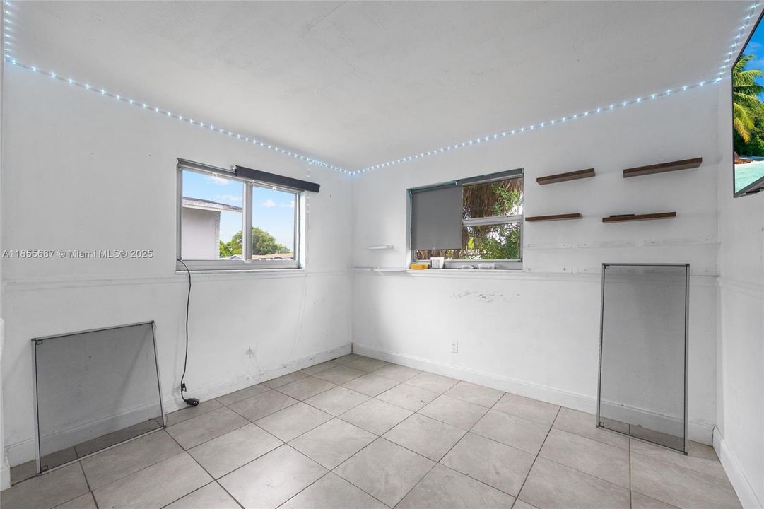 Active With Contract: $389,990 (3 beds, 2 baths, 1371 Square Feet)