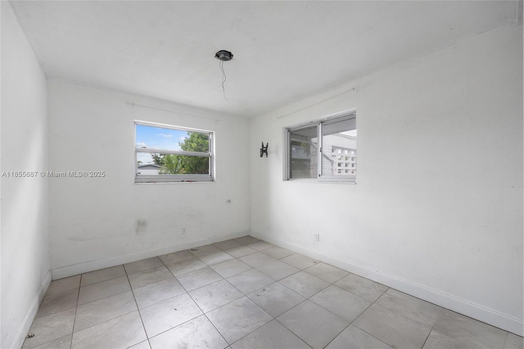 Active With Contract: $389,990 (3 beds, 2 baths, 1371 Square Feet)