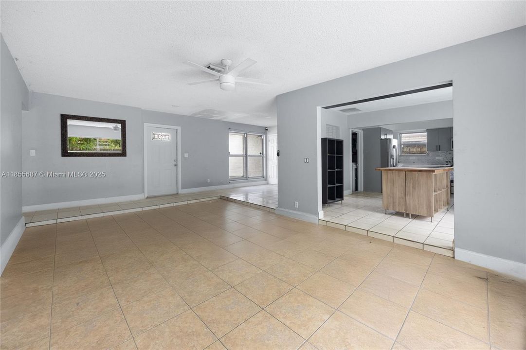 Active With Contract: $389,990 (3 beds, 2 baths, 1371 Square Feet)