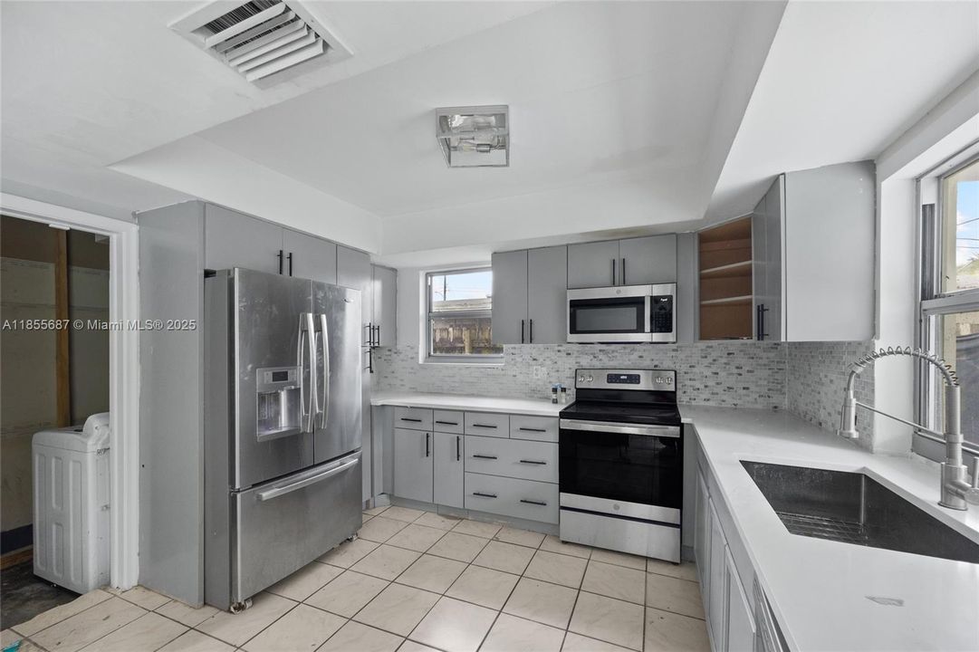 Active With Contract: $389,990 (3 beds, 2 baths, 1371 Square Feet)