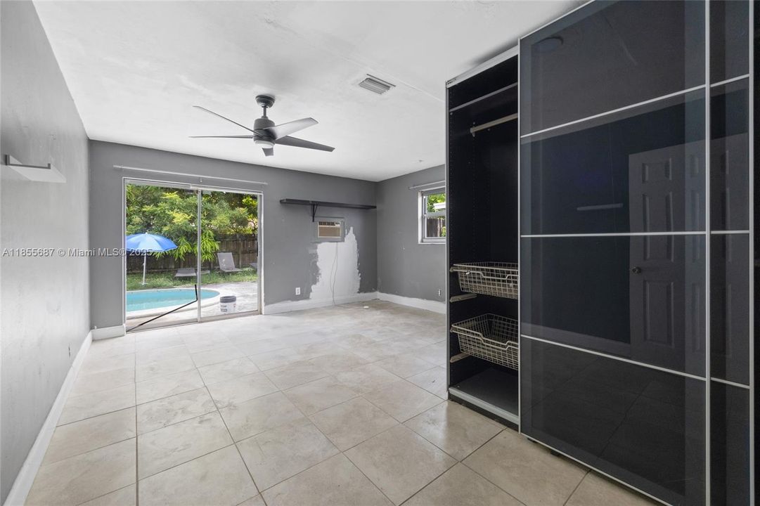 Active With Contract: $389,990 (3 beds, 2 baths, 1371 Square Feet)