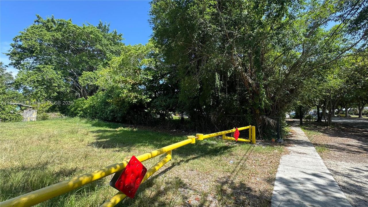 待售: $549,000 (0.16 acres)