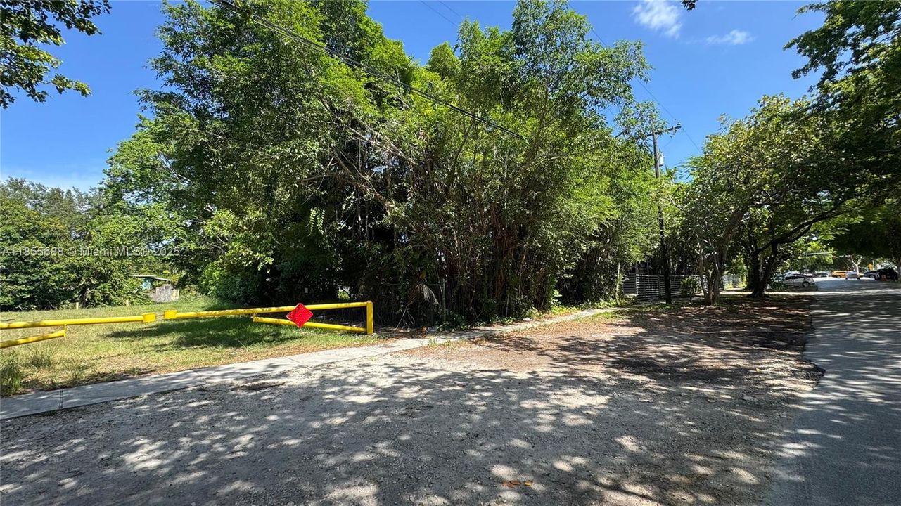 待售: $549,000 (0.16 acres)