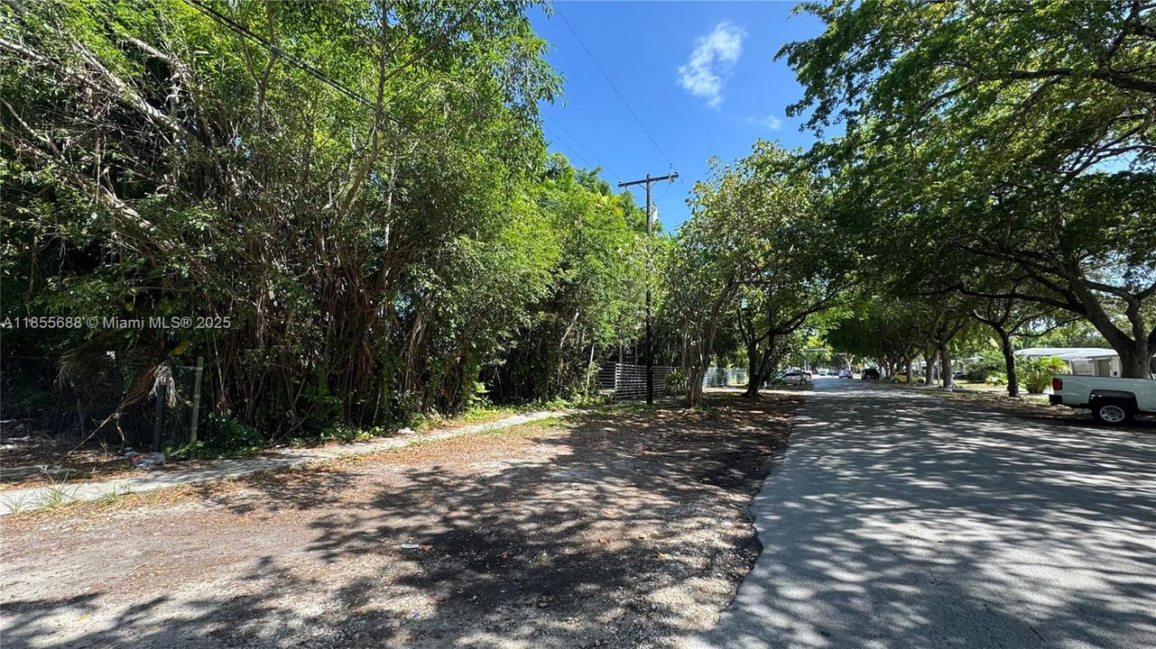 待售: $549,000 (0.16 acres)