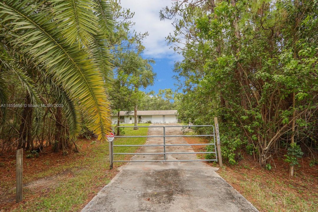 Под контрактом: $450,000 (3 спален, 2 ванн, 1152 Квадратных фут)