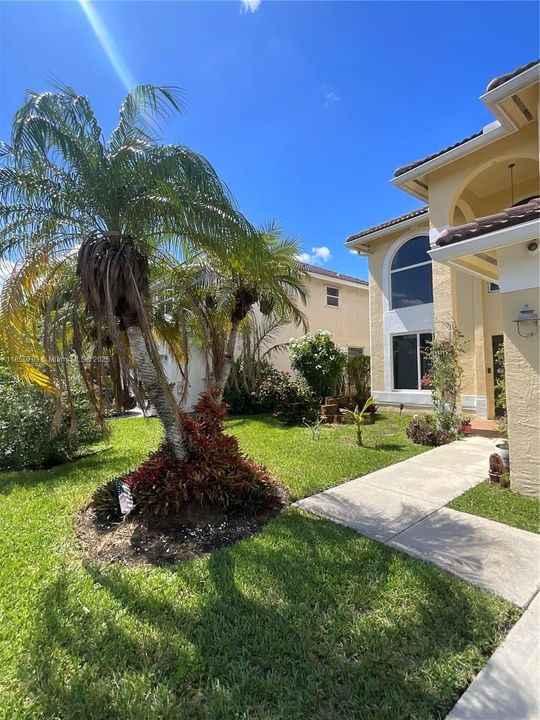 Recently Rented: $5,100 (4 beds, 2 baths, 2333 Square Feet)