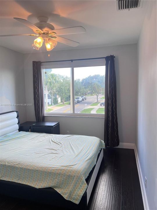 Recently Rented: $5,100 (4 beds, 2 baths, 2333 Square Feet)