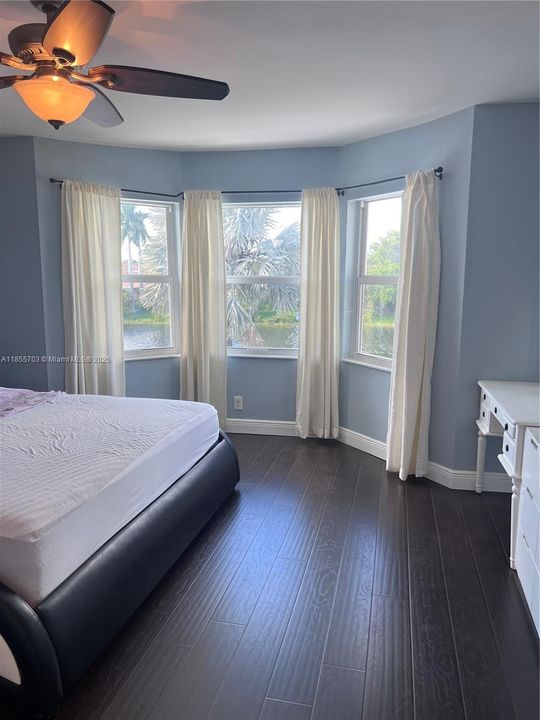 Recently Rented: $5,100 (4 beds, 2 baths, 2333 Square Feet)