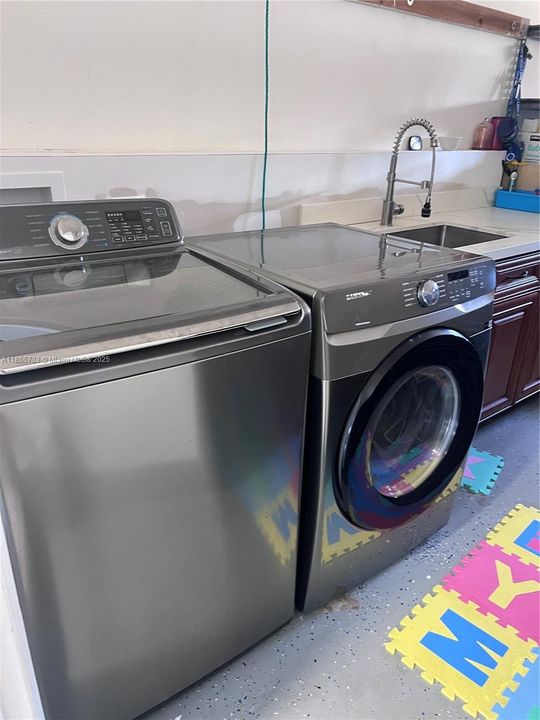 Recently Rented: $5,100 (4 beds, 2 baths, 2333 Square Feet)