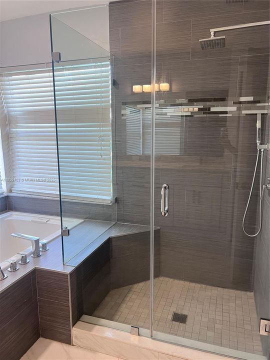 Recently Rented: $5,100 (4 beds, 2 baths, 2333 Square Feet)