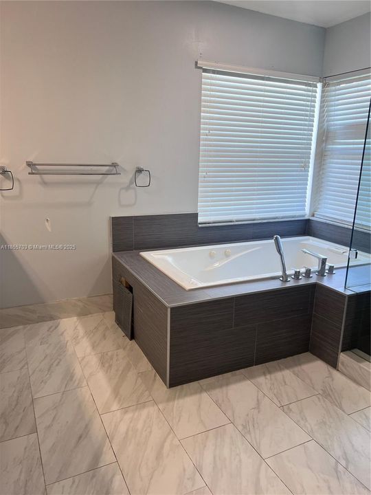 Recently Rented: $5,100 (4 beds, 2 baths, 2333 Square Feet)