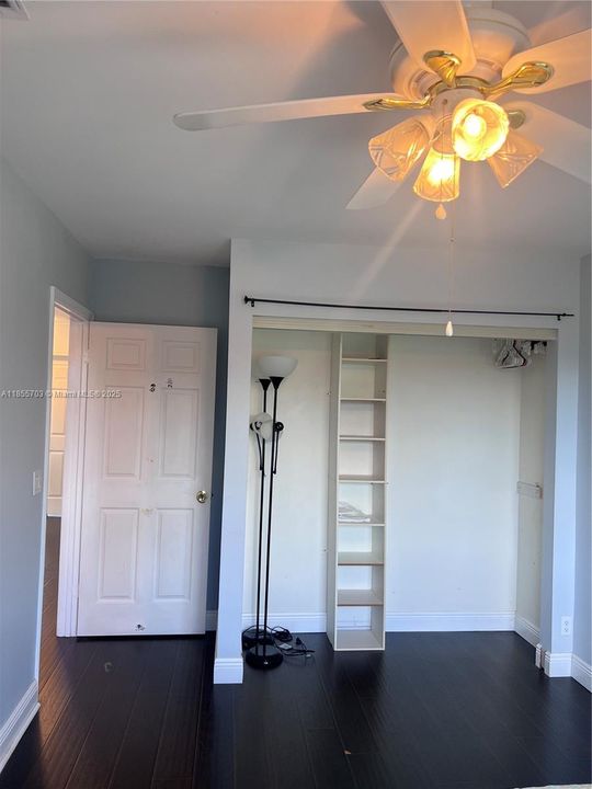 Recently Rented: $5,100 (4 beds, 2 baths, 2333 Square Feet)