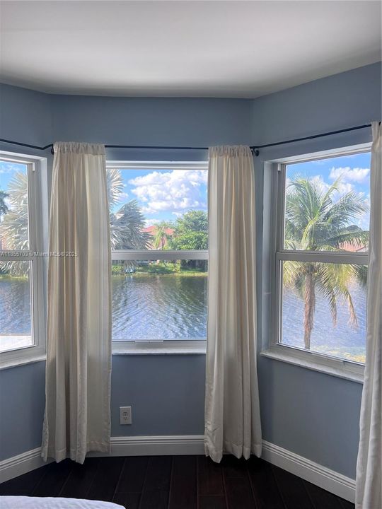 Recently Rented: $5,100 (4 beds, 2 baths, 2333 Square Feet)