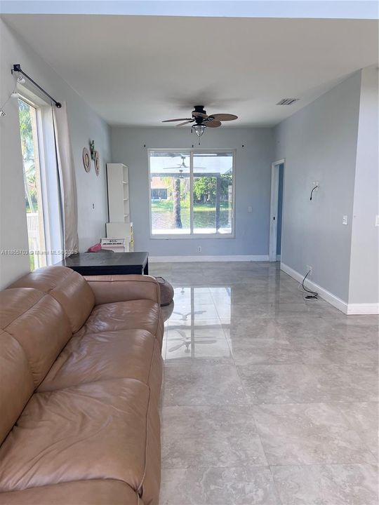 Recently Rented: $5,100 (4 beds, 2 baths, 2333 Square Feet)