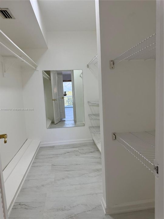 Recientemente alquilado: $2,300 (2 camas, 2 baños, 1421 Pies cuadrados)