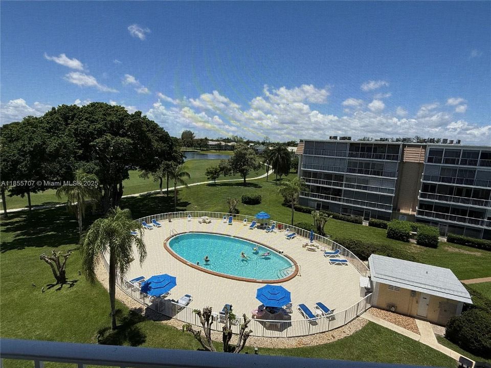 Recientemente alquilado: $2,300 (2 camas, 2 baños, 1421 Pies cuadrados)