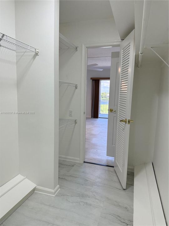 Recientemente alquilado: $2,300 (2 camas, 2 baños, 1421 Pies cuadrados)