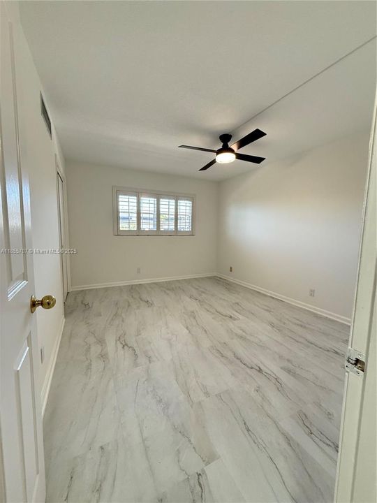 Recientemente alquilado: $2,300 (2 camas, 2 baños, 1421 Pies cuadrados)