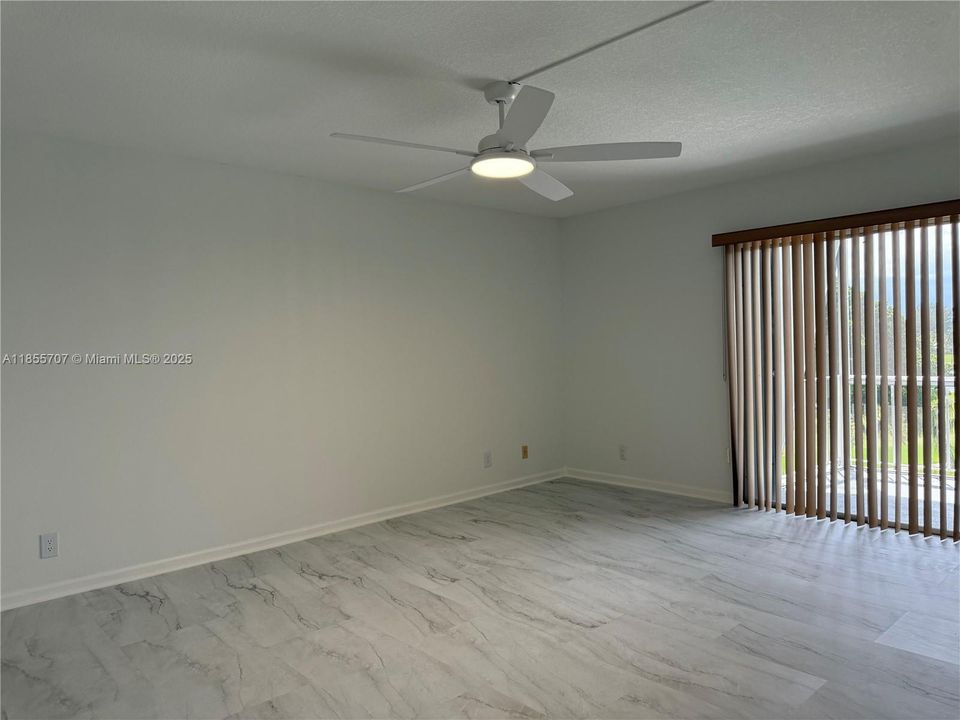 Recientemente alquilado: $2,300 (2 camas, 2 baños, 1421 Pies cuadrados)