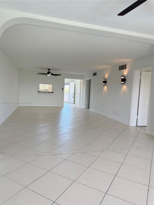 Recientemente alquilado: $2,300 (2 camas, 2 baños, 1421 Pies cuadrados)