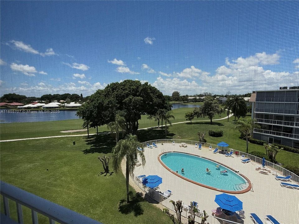 Recientemente alquilado: $2,300 (2 camas, 2 baños, 1421 Pies cuadrados)