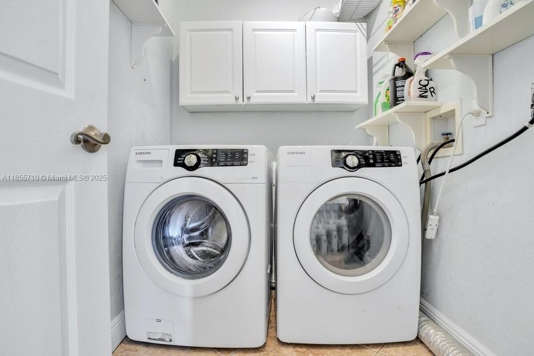 В аренду: $15,000 (5 спален, 3 ванн, 2208 Квадратных фут)