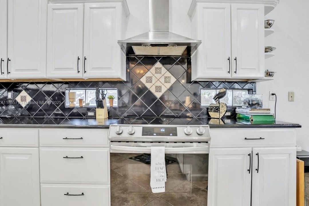 В аренду: $15,000 (5 спален, 3 ванн, 2208 Квадратных фут)