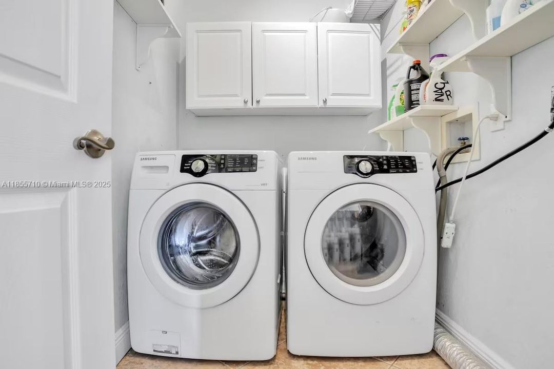 В аренду: $15,000 (5 спален, 3 ванн, 2208 Квадратных фут)