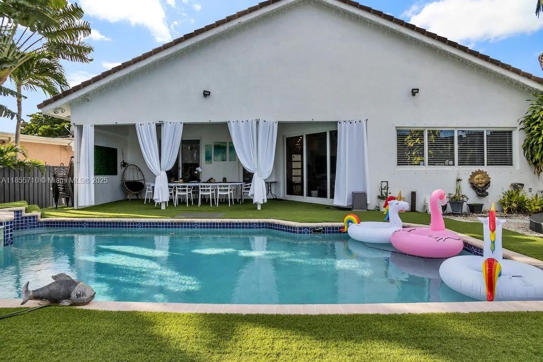 В аренду: $15,000 (5 спален, 3 ванн, 2208 Квадратных фут)