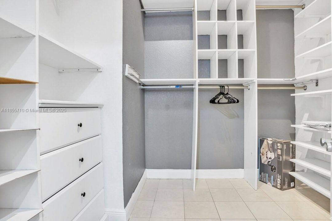 В аренду: $15,000 (5 спален, 3 ванн, 2208 Квадратных фут)