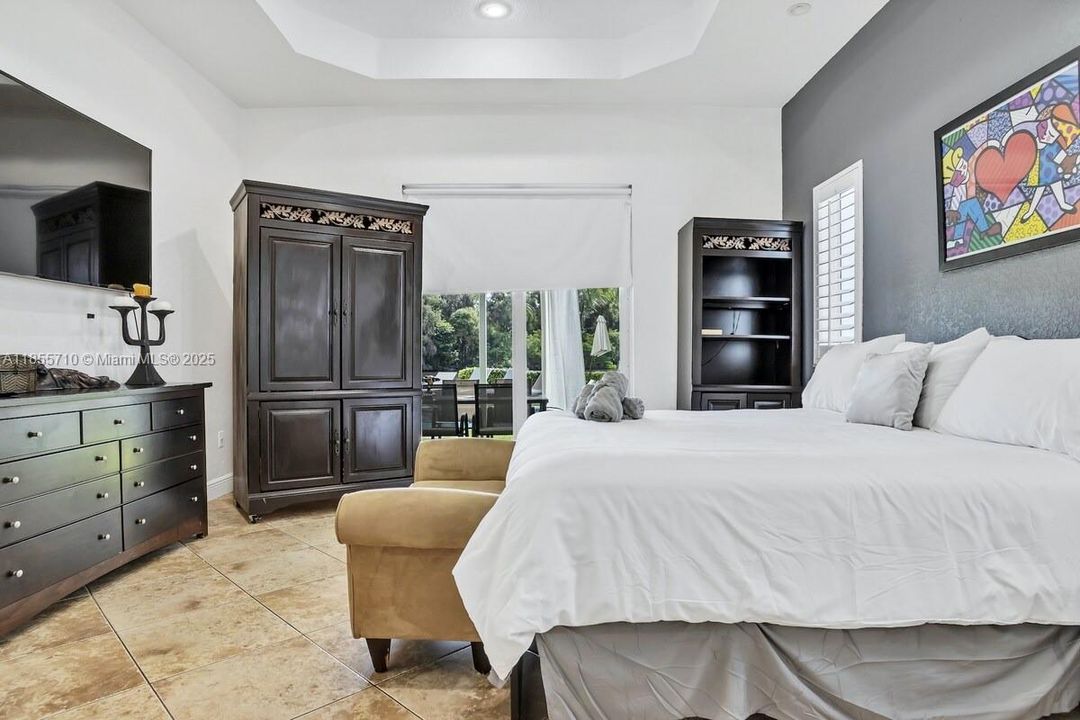 В аренду: $15,000 (5 спален, 3 ванн, 2208 Квадратных фут)