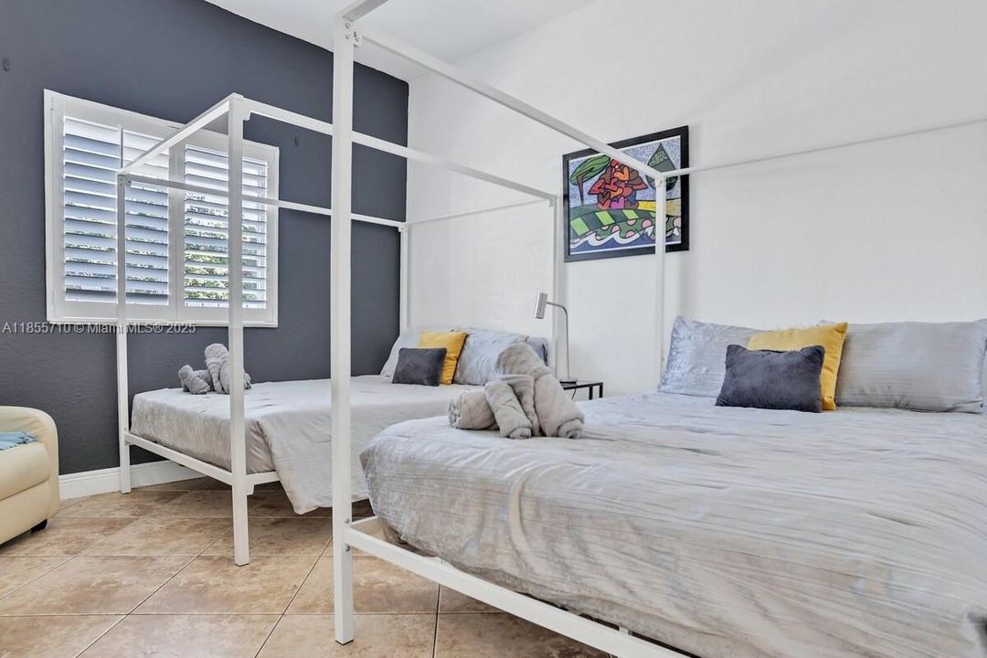 В аренду: $15,000 (5 спален, 3 ванн, 2208 Квадратных фут)