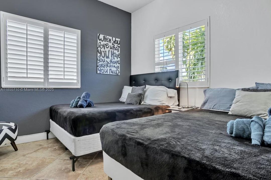 В аренду: $15,000 (5 спален, 3 ванн, 2208 Квадратных фут)