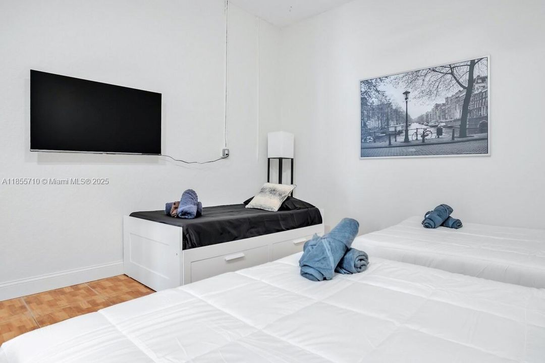 В аренду: $15,000 (5 спален, 3 ванн, 2208 Квадратных фут)