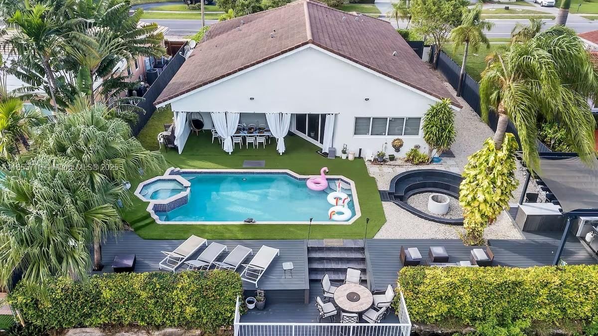 В аренду: $15,000 (5 спален, 3 ванн, 2208 Квадратных фут)