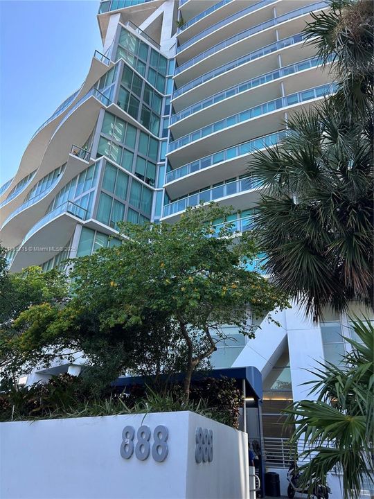Recently Sold: $630,000 (1 beds, 1 baths, 948 Square Feet)
