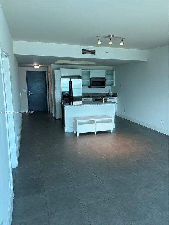 Recently Sold: $630,000 (1 beds, 1 baths, 948 Square Feet)