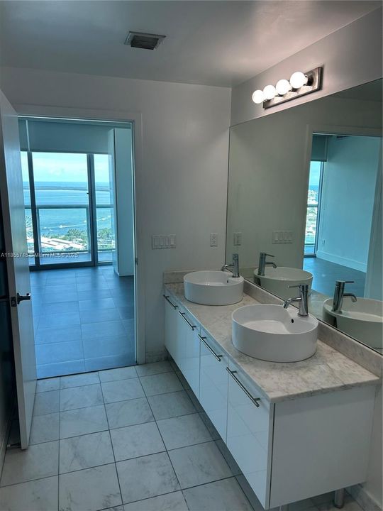 Recently Sold: $630,000 (1 beds, 1 baths, 948 Square Feet)