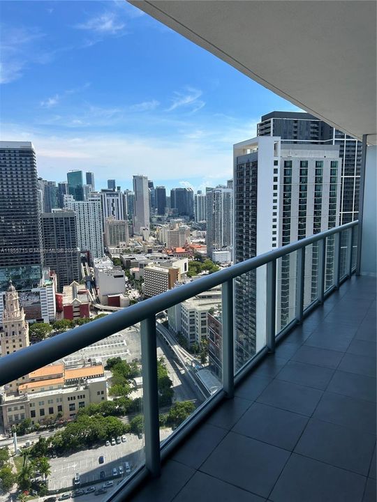 Recently Sold: $630,000 (1 beds, 1 baths, 948 Square Feet)