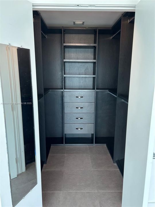 Recently Sold: $630,000 (1 beds, 1 baths, 948 Square Feet)