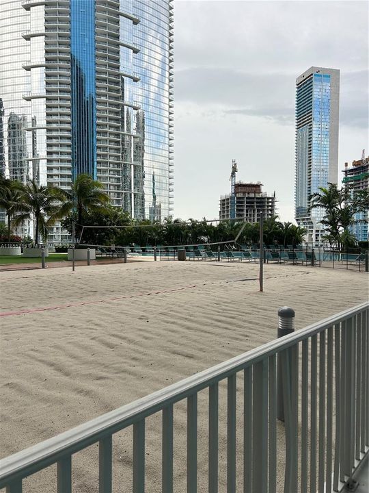 Recently Sold: $630,000 (1 beds, 1 baths, 948 Square Feet)