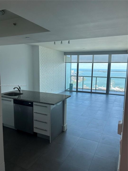 Recently Sold: $630,000 (1 beds, 1 baths, 948 Square Feet)